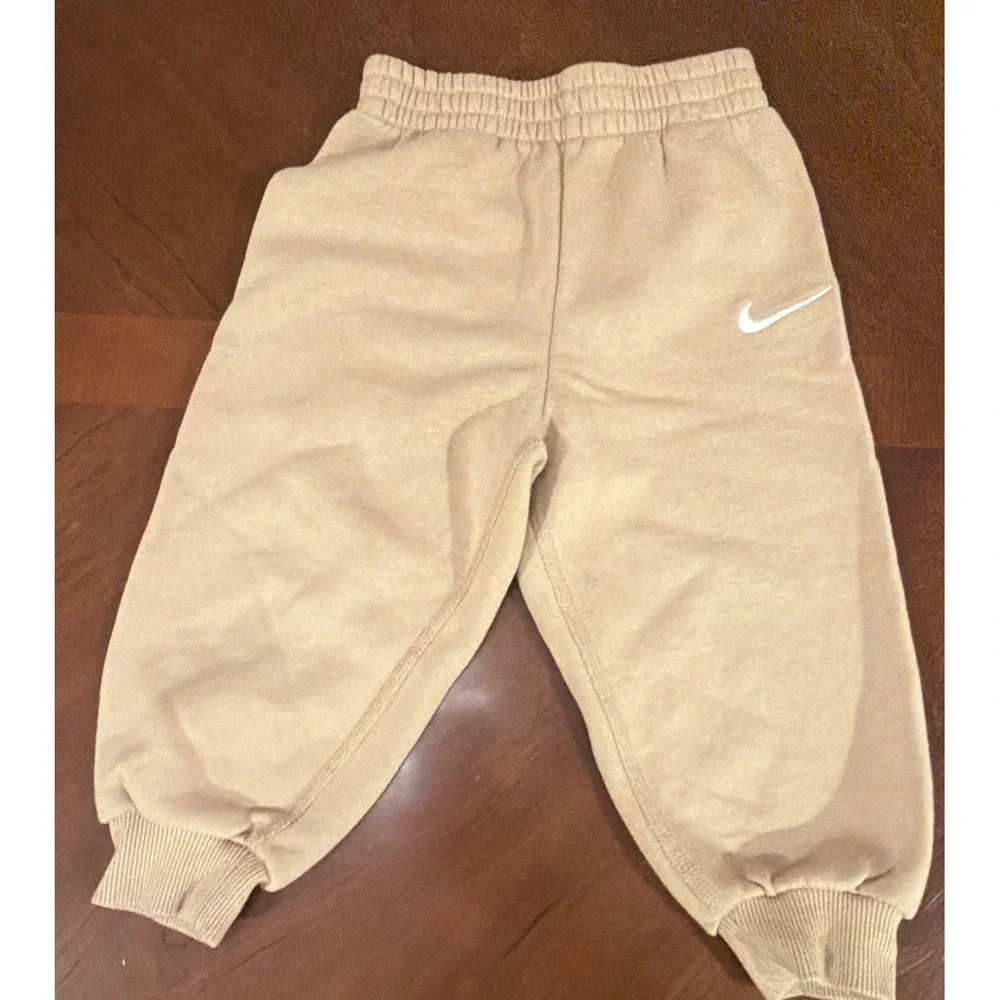 Nike Three Piece Outfit Beige Tan Size 3T